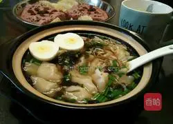 Illustration of how to make seaweed and shrimp skin wontons 11