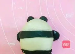 Illustration of how to make panda steamed buns 9