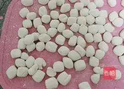 Illustration of how to make glutinous rice dumplings with fruits 12