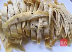 How to make salt and pepper fried cakes Illustration 1