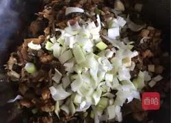 Illustration of how to make steamed buns with vegetables and meat 10