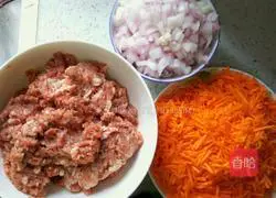 Illustration of how to make carrot and beef buns 4