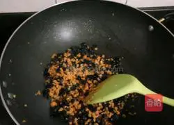 Illustration of how to make seaweed fried rice 7