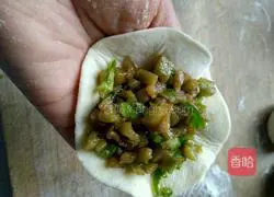 Illustration of how to make eggplant and green pepper buns 10