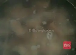 Illustration of how to make carrot, corn and pork dumplings 12