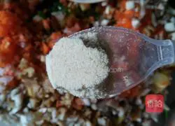 Illustration of how to make carrot, corn, mushroom and meat dumplings 5