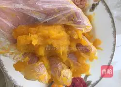 Illustration of how to make pumpkin steamed buns (patterns 2)