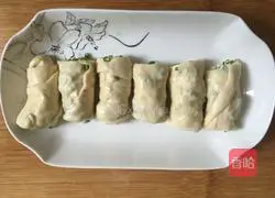 Illustration of how to make scallion pancake 10