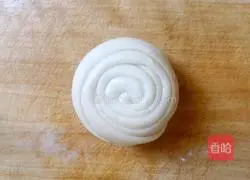 Illustration of how to make egg-filled pancakes 4