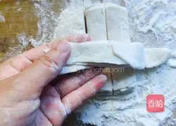 Dumplings Illustration of how to make clam noodles made of skin 7