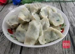 Illustration of how to make mountain leek and egg dumplings 19