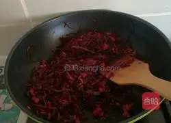 Illustration of how to make shredded pork and beet noodles 7