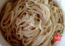 Illustration of how to make garlic noodles 8