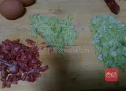 Illustration of how to make sausage and egg breakfast cake 2