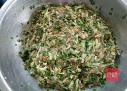 Illustration of how to make gourd and pork buns 9