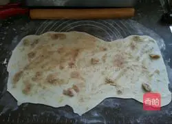 Illustration of how to make fried scallion pancakes 4