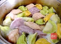 Illustration of how to make dreamy colorful dumplings 10