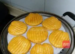 Illustration of how to make pumpkin shell steamed buns 16