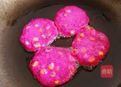 Illustration of how to make dragon fruit egg pancake 11