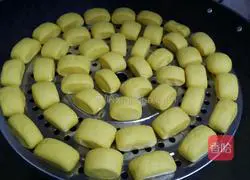 Illustration of how to make carrot steamed buns 10