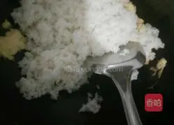 Illustration of how to make egg fried rice 5