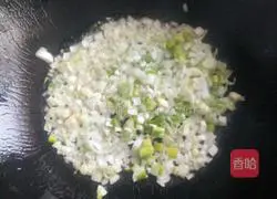 Illustration of how to make ham, vegetable and egg fried rice 6