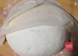 Illustration of how to make sausage sandwich cake 4