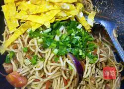 Illustration of how to make colorful fried noodles 13
