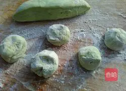 Illustration of how to make three-fresh stuffed pie 4