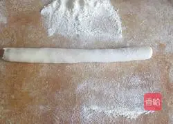 Illustration of how to make dumplings stuffed with pork and green pepper 11