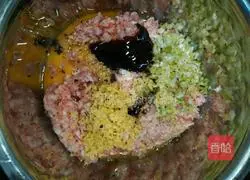 Alfalfa and pork stuffing dumplings recipe illustration 6