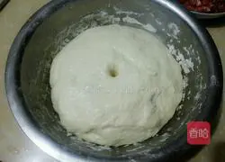 Illustration of how to make crispy meat pot pie 8