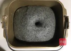 Illustration of how to make milky black sesame steamed buns 4