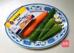 French salad dressing luncheon meat sandwiched with lotus leaf cake Illustration of how to do it 1