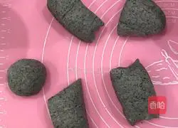 Illustration of how to make black sesame steamed buns 10