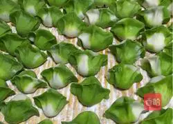 Illustration of how to make cabbage dumpling wrappers 11
