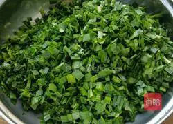 Illustration of how to make cabbage and pork buns 4