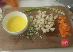 Illustration of how to make egg fried rice 1