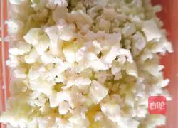 Illustration of how to make fake cauliflower fried rice 2
