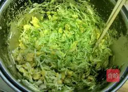 Illustration of how to make zucchini and egg dumplings 10