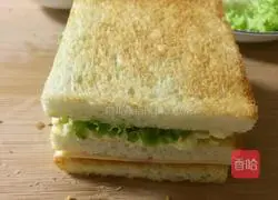 Illustration of how to make ham, cheese and egg sandwich 10