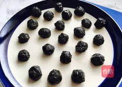 Illustration of how to make frog cartoon glutinous rice balls 2