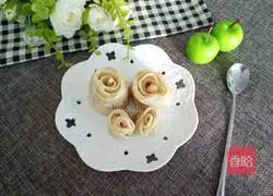 Illustration of how to make rose buns 15