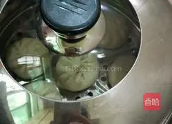 Illustration of making fungus and pork buns 18