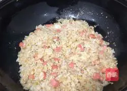 Illustration of how to make ham and egg fried rice 7