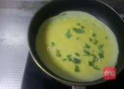 Illustration of how to make scallion egg pancake 5