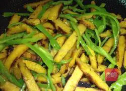 Illustration of how to make fried green pepper corn cakes 5