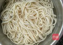  Illustration of how to make lean meat fried noodles 5