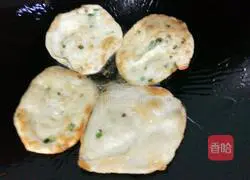 Illustration of how to make puff pastry with dumpling skins 10