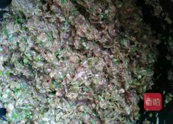 Illustration of how to make steamed buns with melon and chives 8